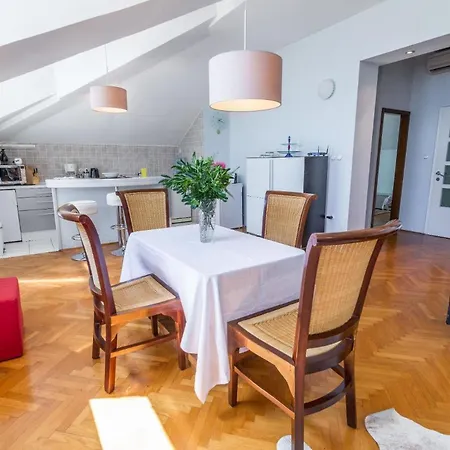 Lägenhet In Einer Mit Terrasse Und Meerblick Opatija