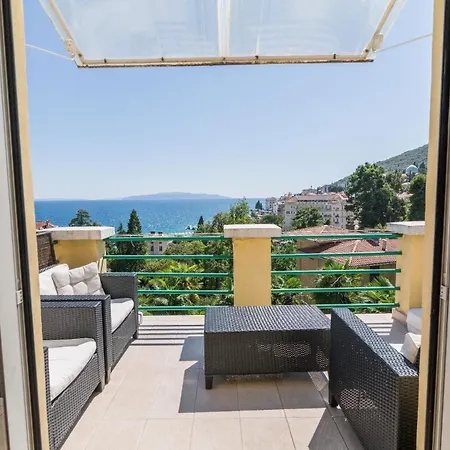 In Einer Mit Terrasse Und Meerblick